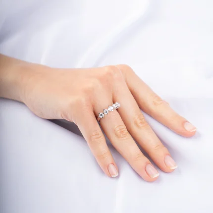 Swarovski Taşlı Beyaz Altın Beştaş Yüzük